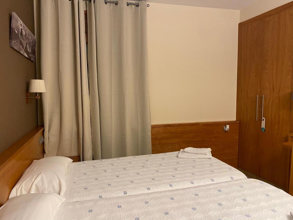 Hostal Galicia Cardedeu Dış mekan fotoğraf